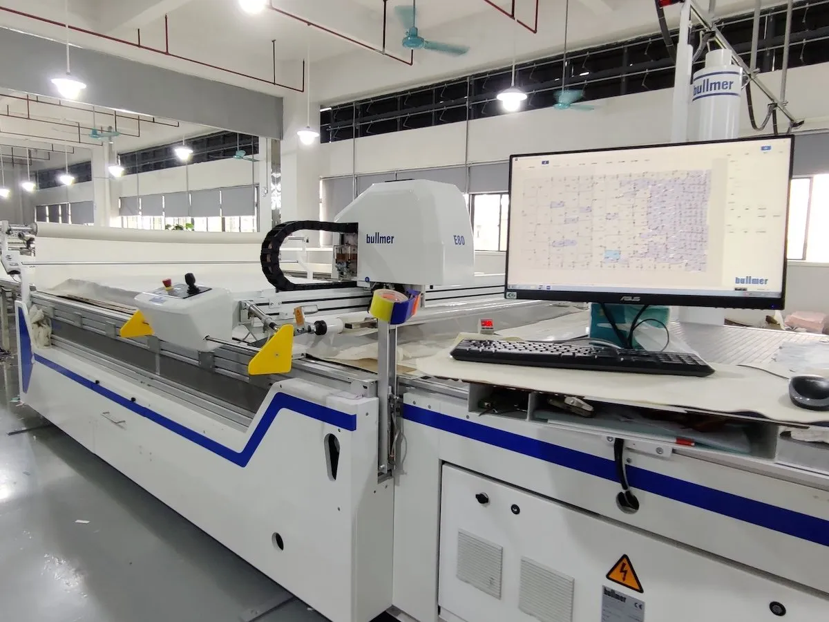Private label kids' underwear manufacturer automatic cutting machine