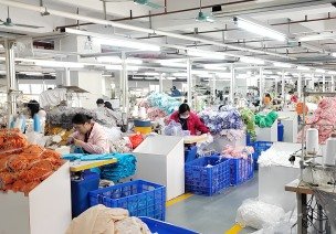 Bulk kidswear production on the sewing floor at Nuohua Garment